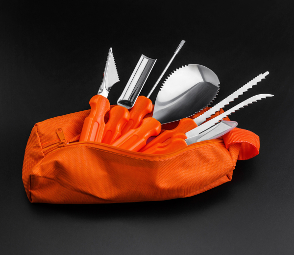 Umfassendes Set: Enthält 7 Werkzeuge und 6 Vorlagen für grenzenlose Kreativität, ideal für die ganze Familie.